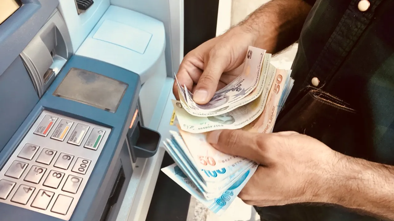 Acil Para Lazim Kredili Mevduat Hesabini Nasil Kullanmali Paradurumu Com