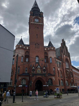 117 yıldır heykeli selamlanan dolandırıcı! resim: 1