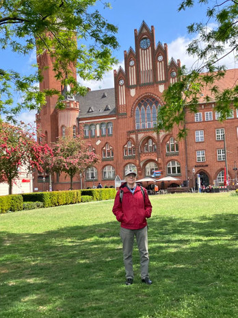 117 yıldır heykeli selamlanan dolandırıcı! resim: 4