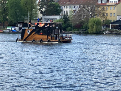 117 yıldır heykeli selamlanan dolandırıcı! resim: 2