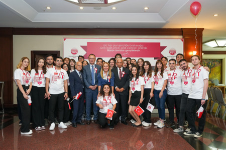 TEV'de Cumhuriyet'in 100.yılı coşkusu! Erol Evgin konseriyle kutlandı resim: 3