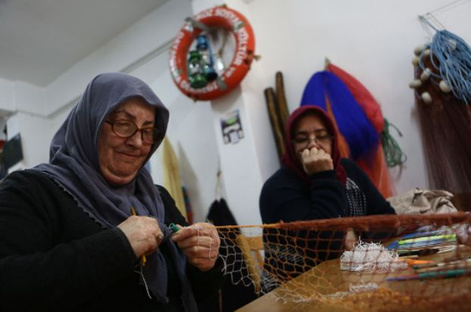 Ağları Faroz’un kadınları örüyor! Bir gelenek yaşatılıyor resim: 0