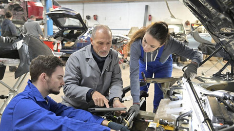 Bütün gün ayakta duranlar dikkat! Mutlaka deneyin