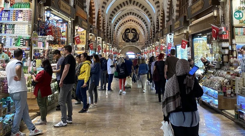 'Ucuz TL' 1,2 milyon turisti alışverişe çekti