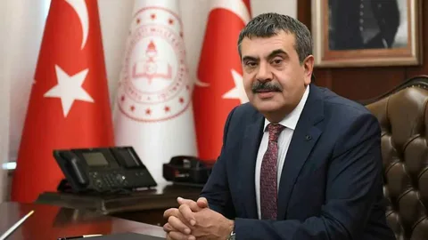 Bakan Tekin'in Açıkladı: LGS, Kıyafet Yönetmeliği ve Yeni Müfredat Detayları resim: 1