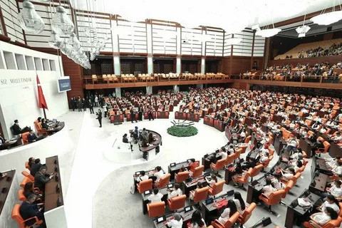 TBMM’den ‘Çocuk Kalkanı’ Kararı! 162 Maddelik Plan: Ebeveynlere Esnek Çalışma, Okullara Yeni Kadro resim: 0