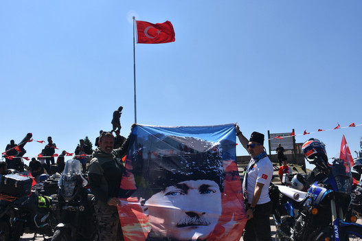 Motosiklet tutkunları 100. yıl sürüşü için Afyon'da resim: 1