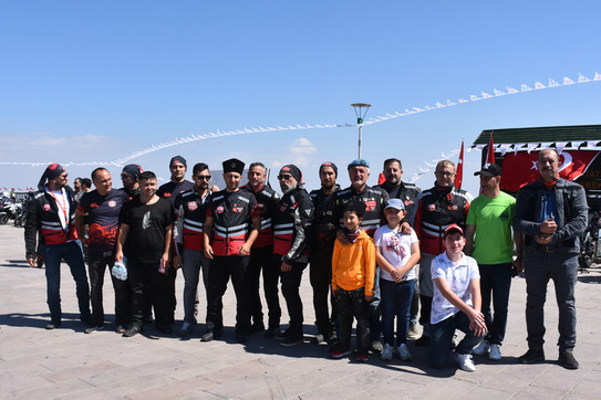 Motosiklet tutkunları 100. yıl sürüşü için Afyon'da resim: 0