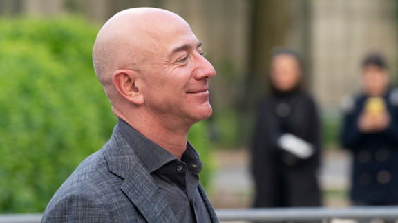 Jeff Bezos nasıl dünyanın en zengin üçüncü kişisi oldu? Meksikalı üvey baba ve genç annenin sırrı resim: 2