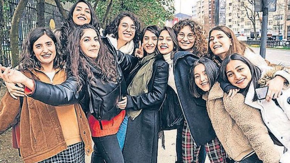 Işığıyla Aydınlatan Kızlar resim: 0