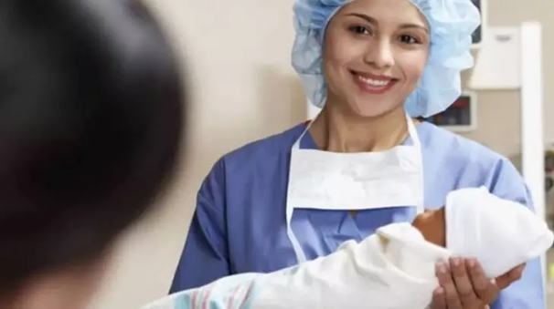 Ebelik Mesleği Yükselişe Geçti: Bağımsız Çalışma ve İş Garantisiyle Gençlerin Gözdesi Oldu! resim: 0