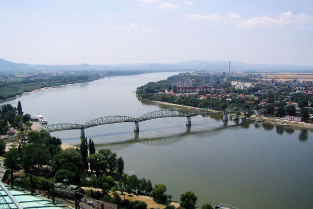 Tuna’nın İki Yakası: Sturovo ve Estergon resim: 0