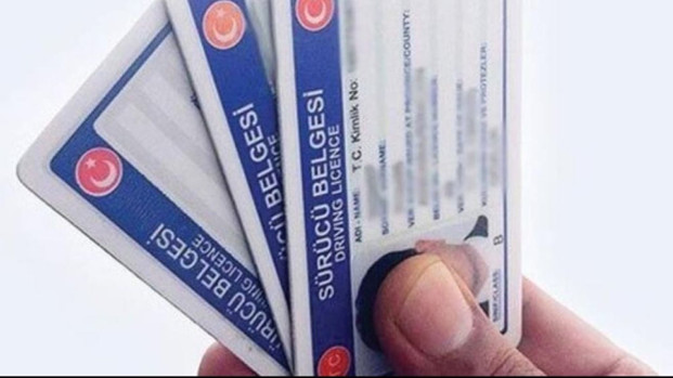 Ehliyet Yenilemeyenlerin Dikkatine: Yenilemeyenler İçin Ücret Artıyor! resim: 0