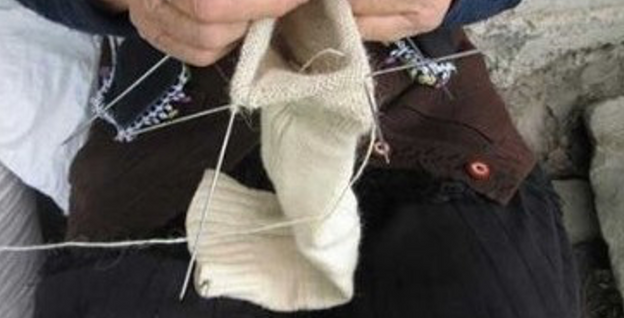 Çorap, Aşk ve Girişim resim: 1