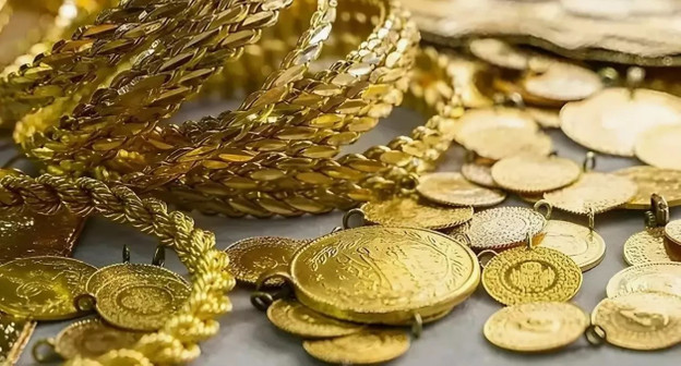 Altın Piyasasında Belirsizlik: Fiyatlar Dinlenmeye Mi Çekildi? Uzmanlar ve Bankalar Değerlendirdi resim: 2