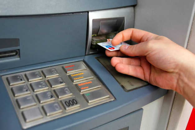 ATM'lerde Yeni Dönem Bayramdan Sonra Başlıyor: 10, 20, 50 TL'den Sonra 100 TL'de Rafa Kaldırılıyor! resim: 1