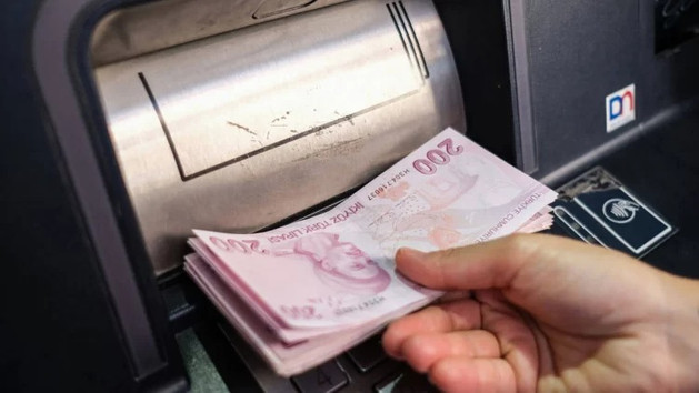 ATM'lerde Yeni Dönem Bayramdan Sonra Başlıyor: 10, 20, 50 TL'den Sonra 100 TL'de Rafa Kaldırılıyor! resim: 0