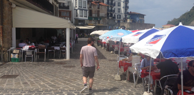 Uykuya Dalmış Sahilinde Oturan Bir Balıkçı Köyü resim: 4