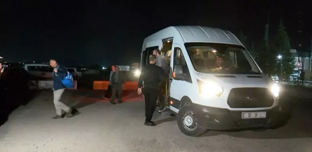 İnfaz Düzenlemesi Yürürlüğe Girdi, Cezaevlerinde Umut Kapıları Açıldı, Duygusal Buluşmalar Yaşanıyor resim: 1