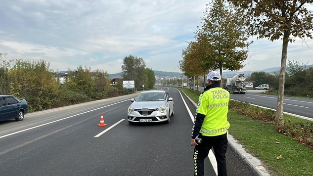 Radar İsyanına Bakanlık'tan Açıklama Geldi: Hız Uyarı Levhaları Yeniden Değerlendirilecek resim: 1