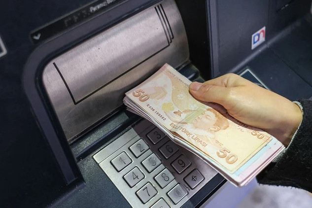 ATM'lerde Yeni Dönem Bayramdan Sonra Başlıyor: 10, 20, 50 TL'den Sonra 100 TL'de Rafa Kaldırılıyor! resim: 2