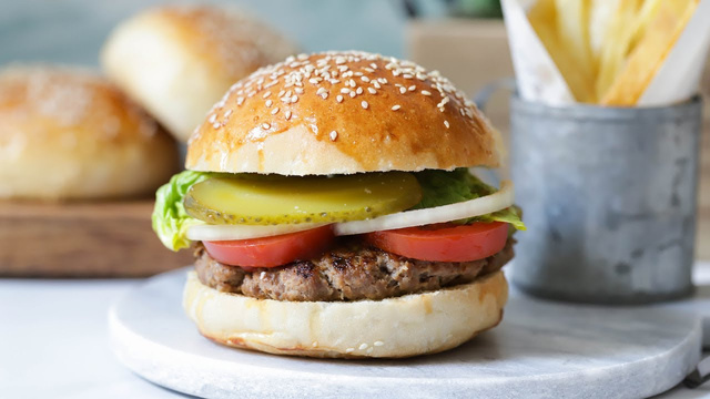 Çocuklarınızın bayılacağı bir lezzet: Ev hamburgeri tarifi resim: 0