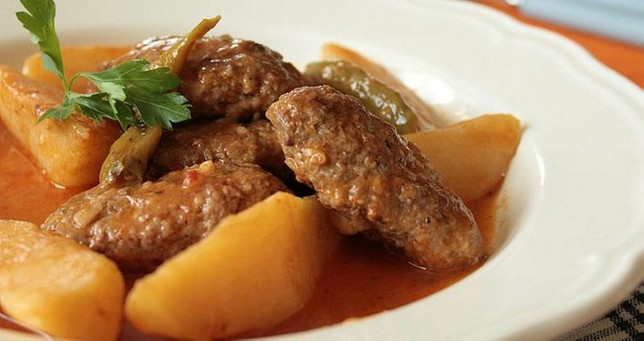 Sofralarınızın vazgeçilmezi İzmir köftesinin sır gibi saklanan tarifini sizler için araştırdık! resim: 0