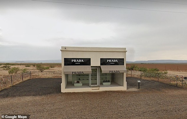 NASA astronotları, Prada'nın tasarladığı uzay kıyafetleriyle Ay'a yolculuk edecek! resim: 0