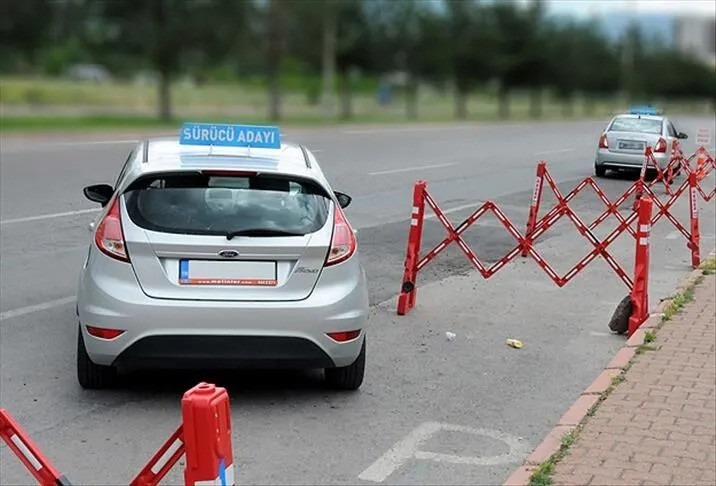 AYM'den Ehliyet Düzenlemesi! Aday Sürücülerin Belgesi İptal Edilemeyecek resim: 1