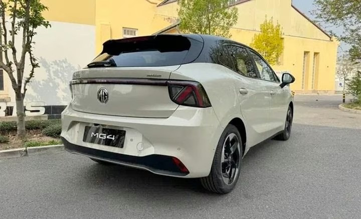 Yeni 2026 MG4: Yapay Zeka ile Doğal Sohbet Dönemi ve 18 Dakikada Şarj, 530 KM Menzil! resim: 1