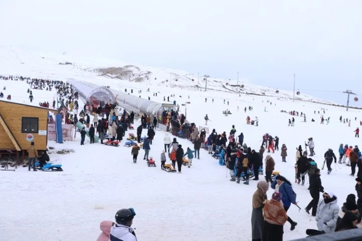 SEZON AÇILDI, İlk Hafta Sonunda Yerli ve Yabancı Turistler Akın Etti…! resim: 1