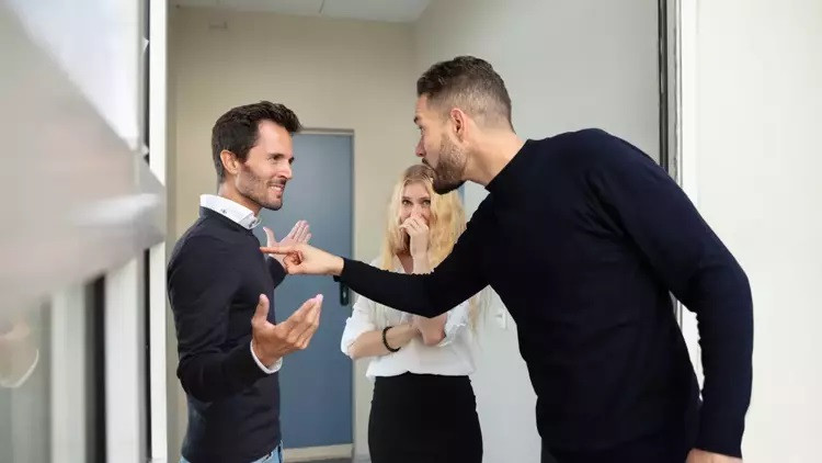 Ev sahibi ben oturacağım dedi kiracıyı çıkardı ev yine kiralandı: Hak ihlali var mı? resim: 0