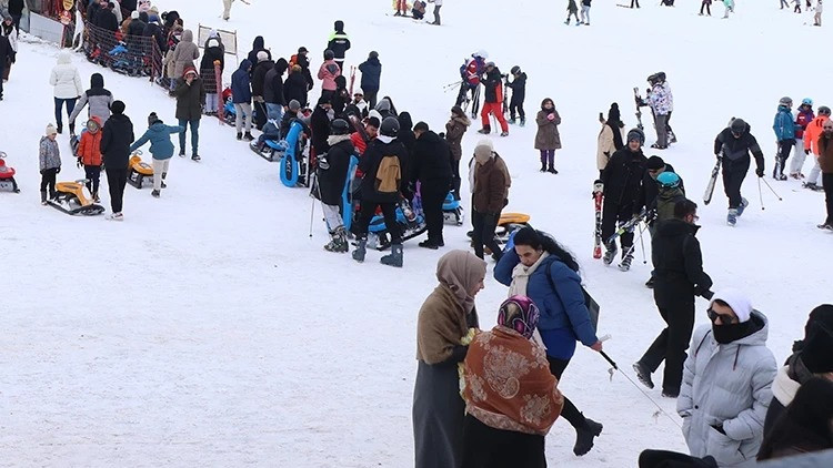 SEZON AÇILDI, İlk Hafta Sonunda Yerli ve Yabancı Turistler Akın Etti…! resim: 0