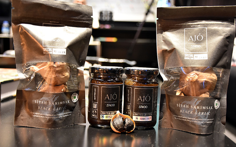 25 TL'lik sarımsağı siyaha çevirip 2 bin avroya sattı resim: 1