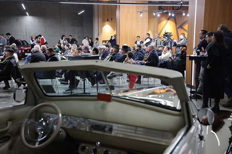 15 milyon 350 bin liralık satış: Klasik otomobiller yeni sahipleriyle buluştu resim: 0