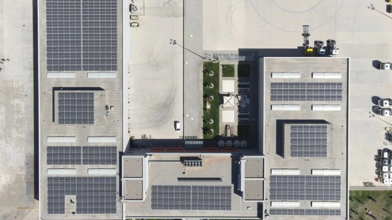 Mercedes, Aksaray'daki kamyon fabrikasını güneş enerjisiyle güçlendiriyor! resim: 1