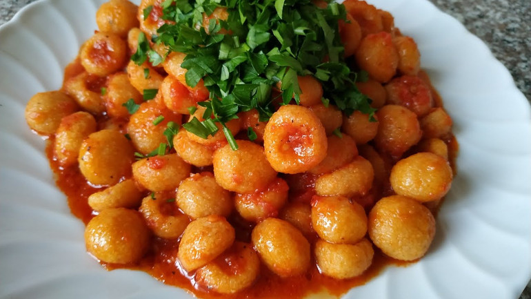 Masterchef’te yapıldı olay oldu! Şeflerin ellerinden çıkan sarımsaklı köfte tarifi tüm detaylarıyla! resim: 0