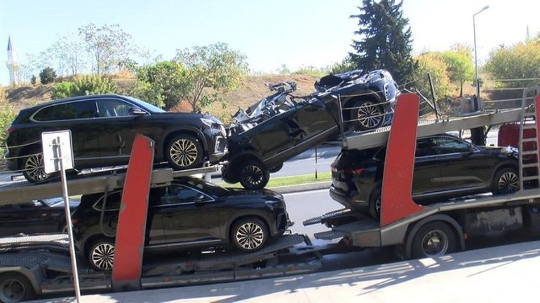 Sıfır Togg T10X arabaları taşıyan tır kaza yaptı: Togg'lar paramparça oldu! resim: 1