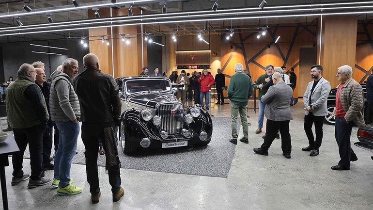 15 milyon 350 bin liralık satış: Klasik otomobiller yeni sahipleriyle buluştu resim: 1