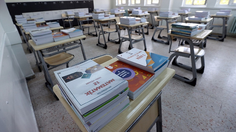 Bakan Tekin'den Okullara