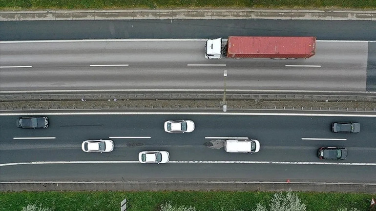 Bakanlıktan Dikkat Çeken Uygulama: Hız Tespit Radarlarının Nerede Olduğu Artık Belli Olacak! resim: 2