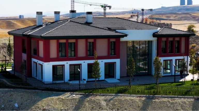 TOKİ 500 Bin Konut Projesi'nde bir ilk! Bakan Kurum Duyurdu: 500 Mahalle Konağı Geliyor – İçinde Yok resim: 0