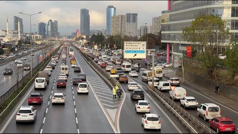 İstanbul Trafiğinde Yeni Dönem! Bugünden İtibaren Hız Sınırı Düşürüldü: O Limiti Geçene Anında Ceza resim: 0