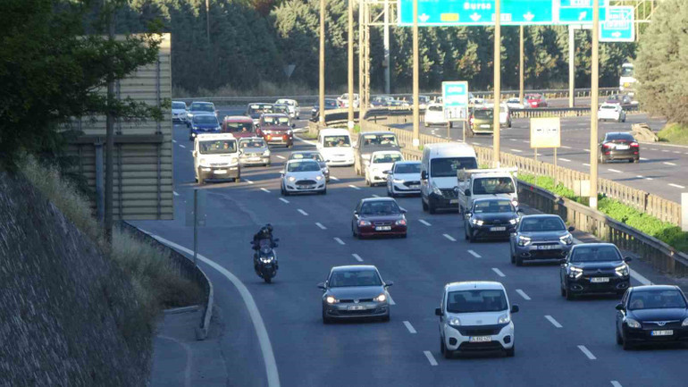 Yollarda Tatil Dönüşü Hareketi Başladı: İşte Trafikte Son Durum! resim: 2