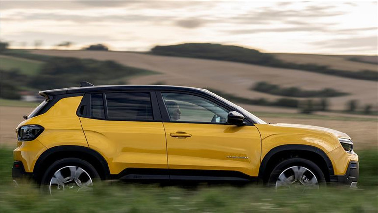 Avrupa'da yılın otomobili seçilen yüzde 100 elektrikli Jeep Avenger Türkiye'de! İşte ön satış fiyatı resim: 0