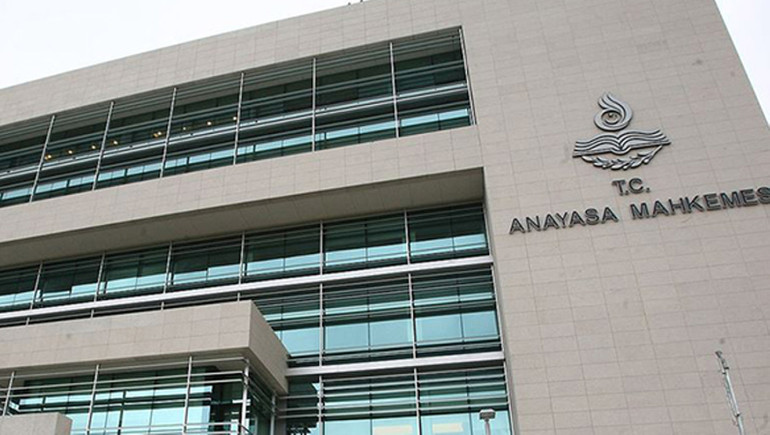 AYM'den Ehliyet Düzenlemesi! Aday Sürücülerin Belgesi İptal Edilemeyecek resim: 0