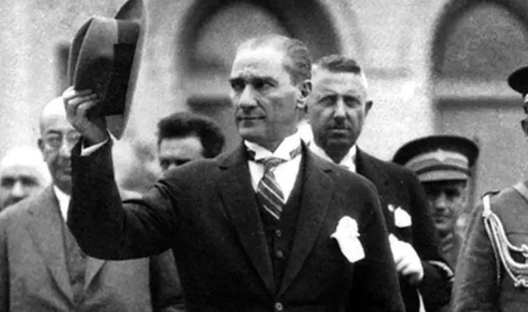 Ulu Önder Mustafa Kemal Atatürk, Ebediyete İntikalinin 87. Yılında Saygı, Minnet ve Özlemle Anılıyor resim: 1