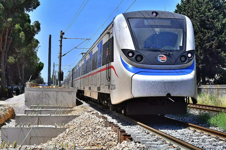İzmir'de Ulaşımda Şok Gelişme: İZBAN'da Aktarma ve Halk Taşıt Sistemi Sona Erdi! resim: 0