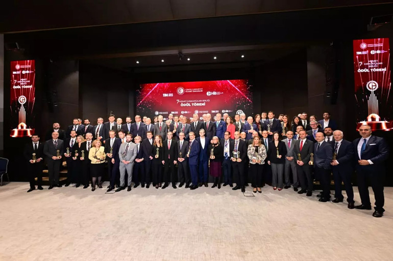 Bakan Bolat'tan Tarihi Açıklama! Hizmet İhracatı 121 Milyar Doları Aşacak! resim: 0