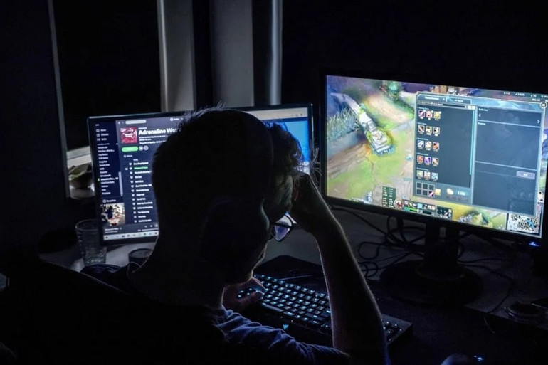 Sosyal Medyada 15 Yaş Devri: Resmi Gazete'de Yayımlandı, Oyun Platformlarına Dev Cezalar Geliyor! resim: 1